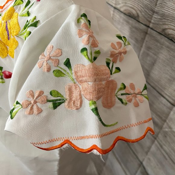 Stunning Vintage Hand Embroidered Floral Blouse - Picture 3 of 5